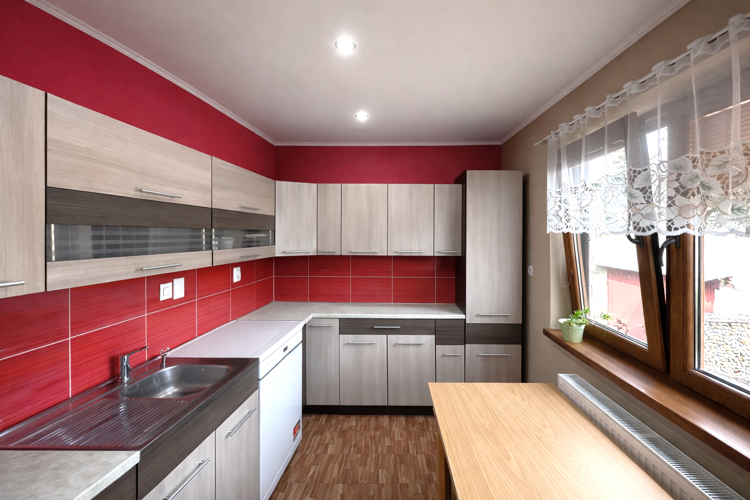 Rodinný dom so záhradou, garážou a pivnicou v tichej časti mesta Gbely