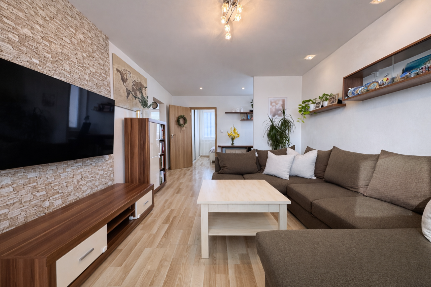 Priestranný 3-izbový byt s balkónom a možnosťou garáže | 72 m² | Skalica